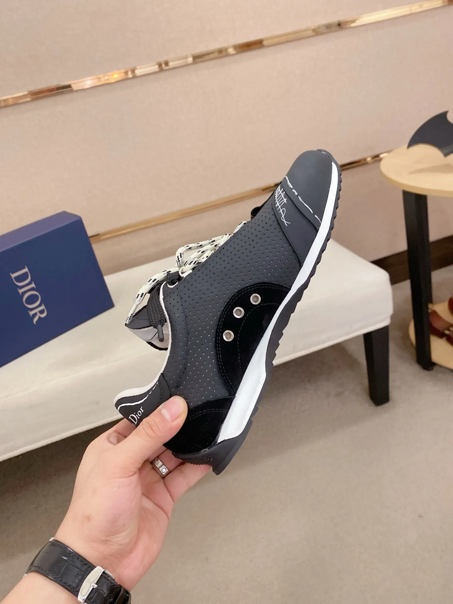 Men's shoes💰: 500💰Couple style💏 [Dior·Dior] New casual sports style men's shoes, new spring and summer design, perfect workmanship, lace-up lazy style to create wardrobe quality, upper: imported first-layer cowhide, mesh breathable lining soft and comfortable, ultra-light TPU wear-resistant outsole, simple, versatile fashion men's shoes, excellent color code number 35--44. (45,46 customized items are not returnable or exchangeable)